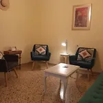Omiros Apartament *